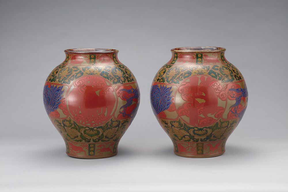 Pair of Vases with the Sun Crow and Moon Rabbit. Banko ware. Taisho era, 1915.