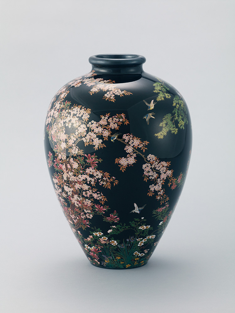 《七宝四季花鳥図花瓶》並河靖之　明治32年(1899)　皇居三の丸尚蔵館収蔵