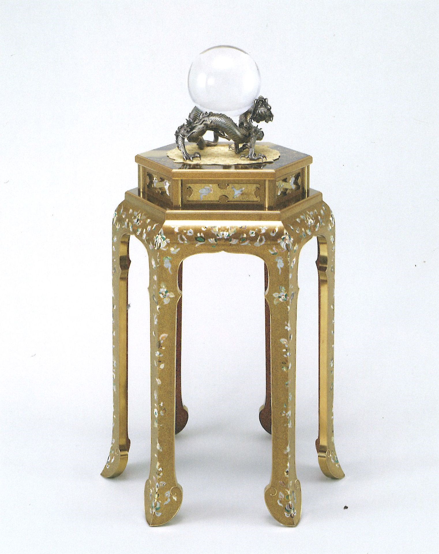 水晶玉蟠龍置物の画像