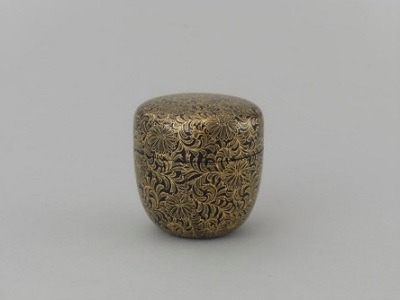 菊唐草箔絵棗の画像