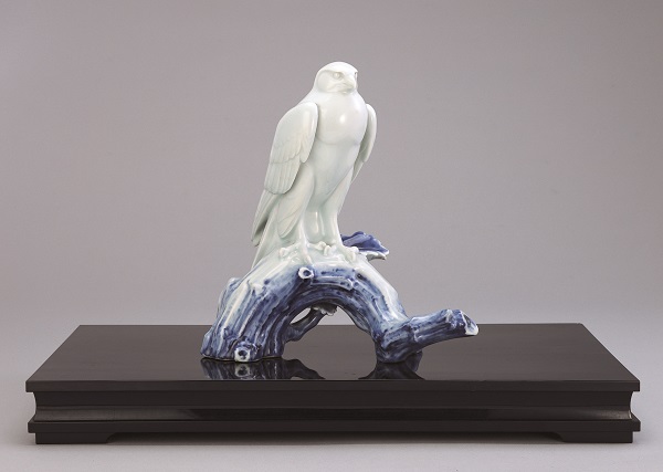 青華磁隼置物の画像