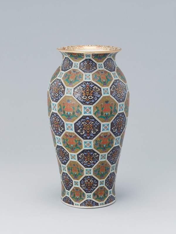 七宝亀甲繋宝相華文花瓶の画像