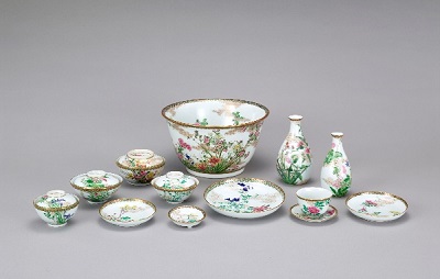 四季草花図食器の画像