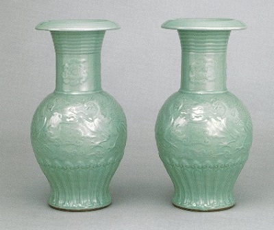 青磁鳳雲文花瓶の画像